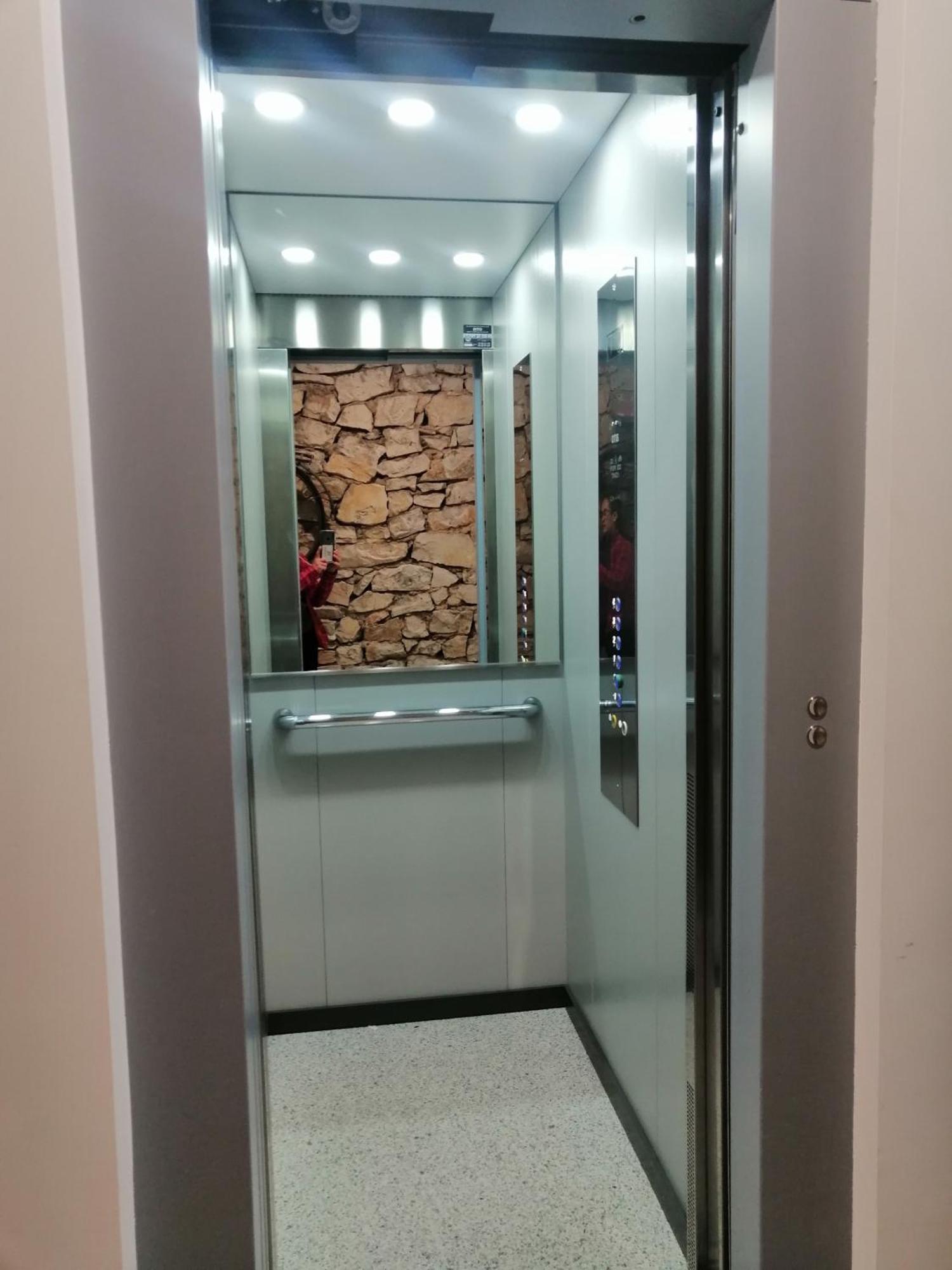 Gegant De Pedra Apartaments Adzaneta Exterior foto