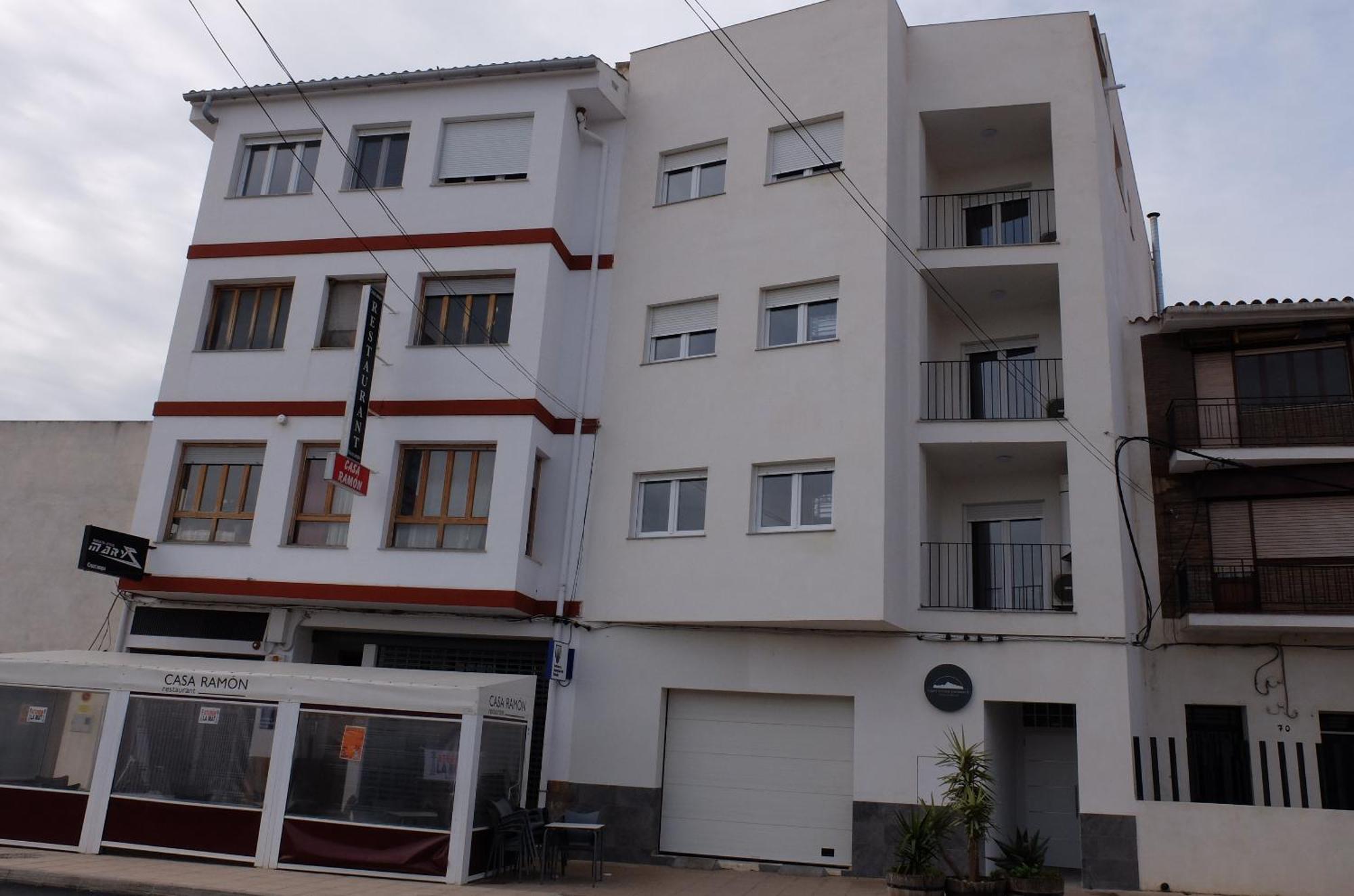 Gegant De Pedra Apartaments Adzaneta Exterior foto